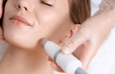 01 シミ・肝斑のもととなるメラニン色素を徹底的に破壊