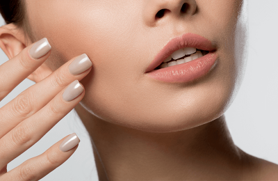 point.02　シミ治療に特化したフェイシャル機器を使用